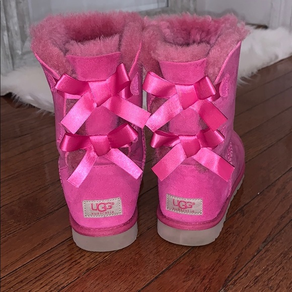 Pink Ugg’s with a cute🎀 - Picture 2 of 5